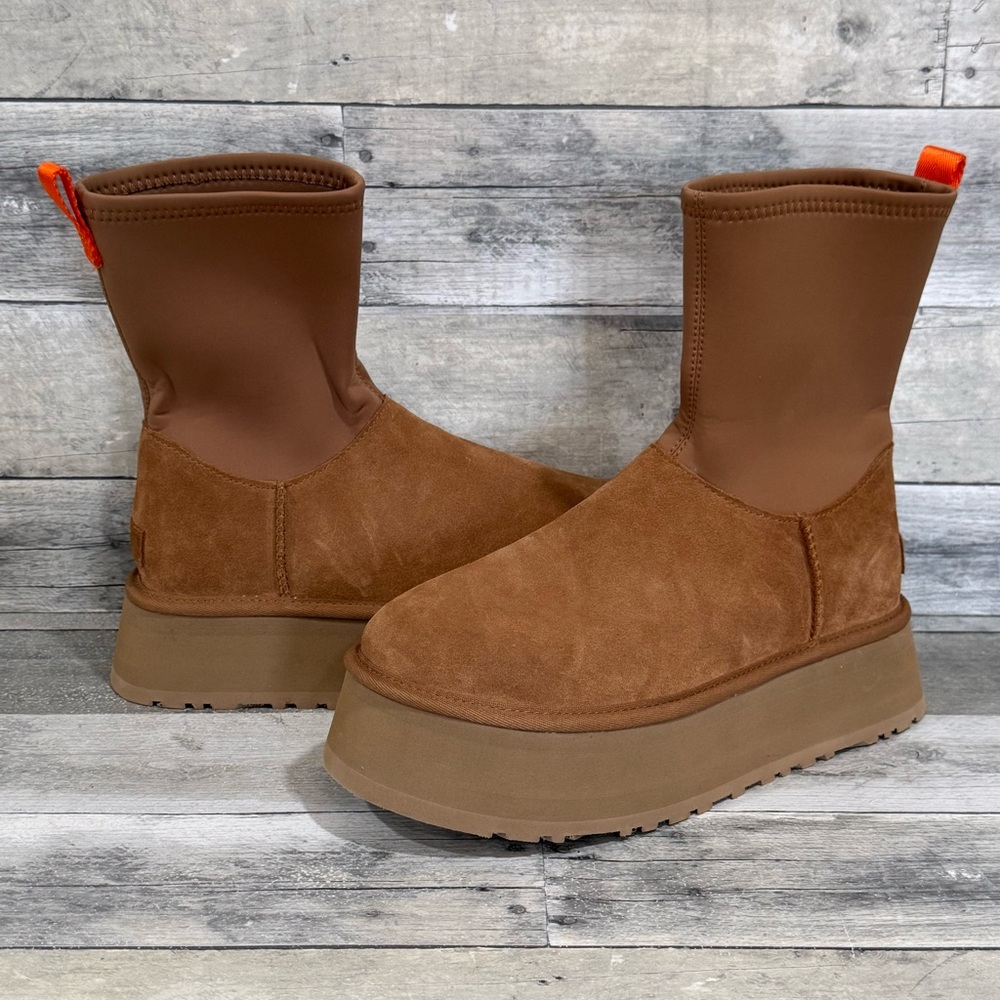 UGG Classic Dipper Boots in Chestnut  - Size - 9 .US